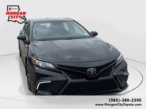 Used 2024 Toyota Camry SE image 1