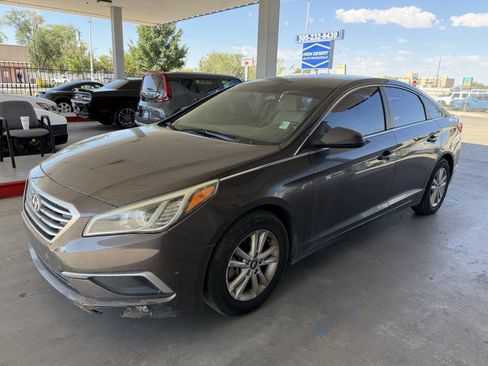Used 2017 Hyundai Sonata SE FWD image 4