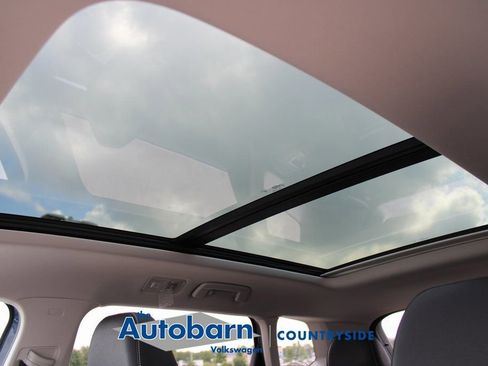 Certified 2025 Volkswagen Taos SE AWD/4WD image 17