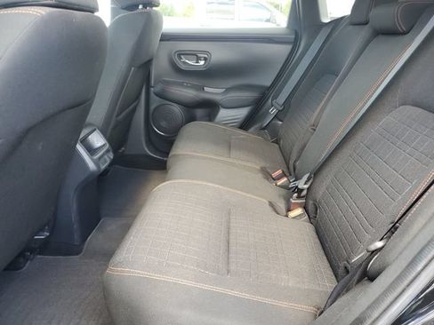 Used 2024 Nissan Altima 2.5 SV FWD image 9