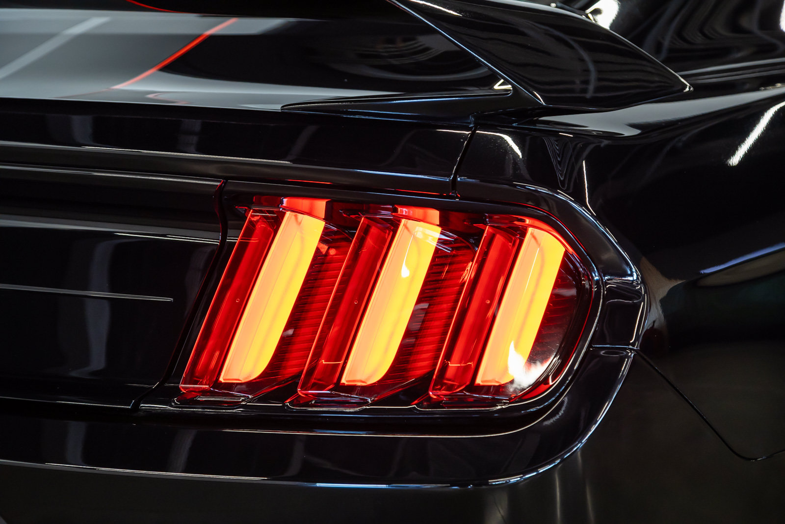 Used 2019 Ford Mustang Shelby GT350R w/ GT350R Equipment Group 920A RWD image 26