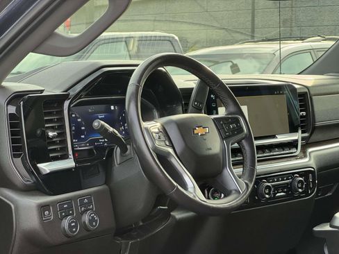 Used 2022 Chevrolet Silverado 1500 LT AWD/4WD image 11