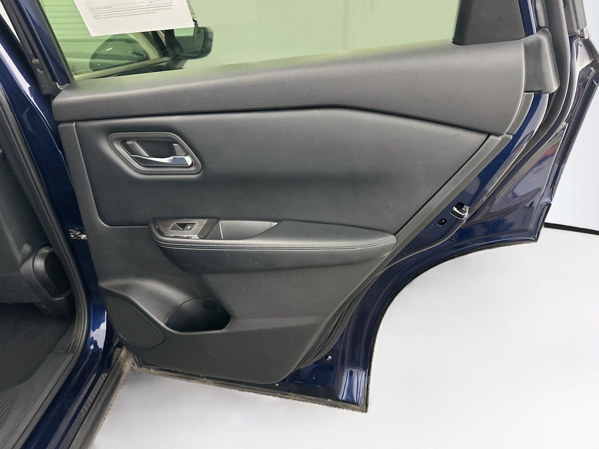 Used 2025 Nissan Rogue SV AWD/4WD image 31