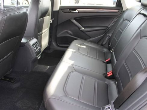 Used 2020 Volkswagen Passat 2.0T R-Line image 30