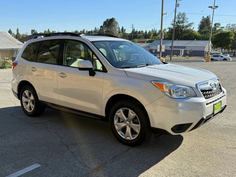Used 2015 Subaru Forester 2.5i Premium AWD/4WD image 9