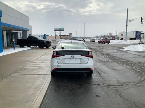 Used 2019 Toyota Prius LE image 8