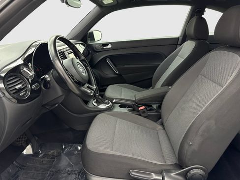Used 2018 Volkswagen Beetle 2.0T S FWD image 17