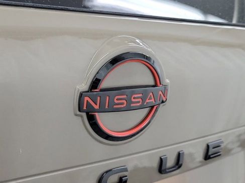 Used 2025 Nissan Rogue SV AWD/4WD image 9