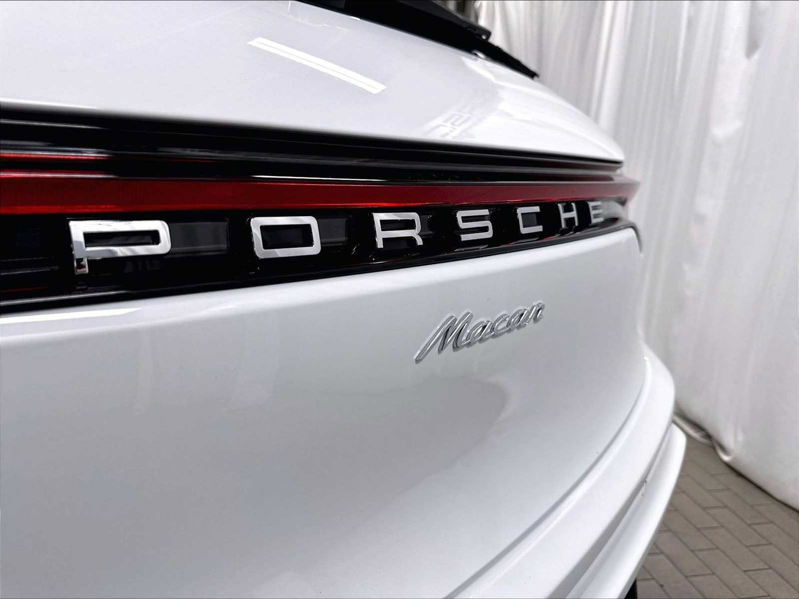 Used 2026 Porsche Macan AWD/4WD image 33