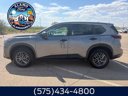 Used 2024 Nissan Rogue S FWD image 2