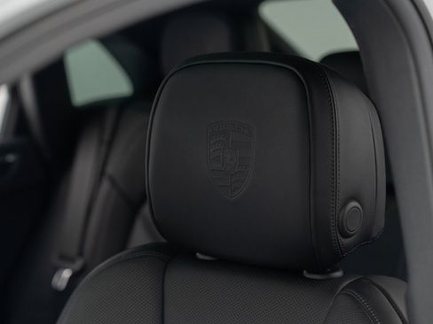 Certified 2026 Porsche Macan AWD/4WD image 18