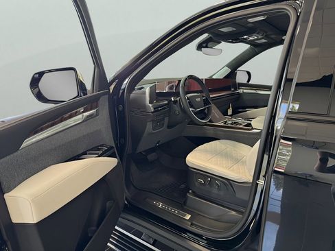 New 2026 Cadillac Escalade ESV Platinum Sport w/ LPO, ONYX Package AWD/4WD image 11