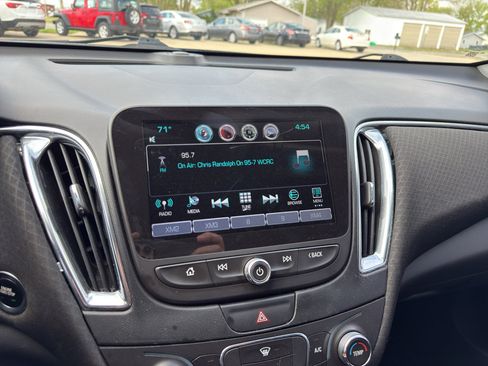 Used 2016 Chevrolet Malibu LT image 17