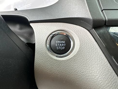Used 2019 Toyota Sienna XLE w/ Entertainment Package FWD image 37