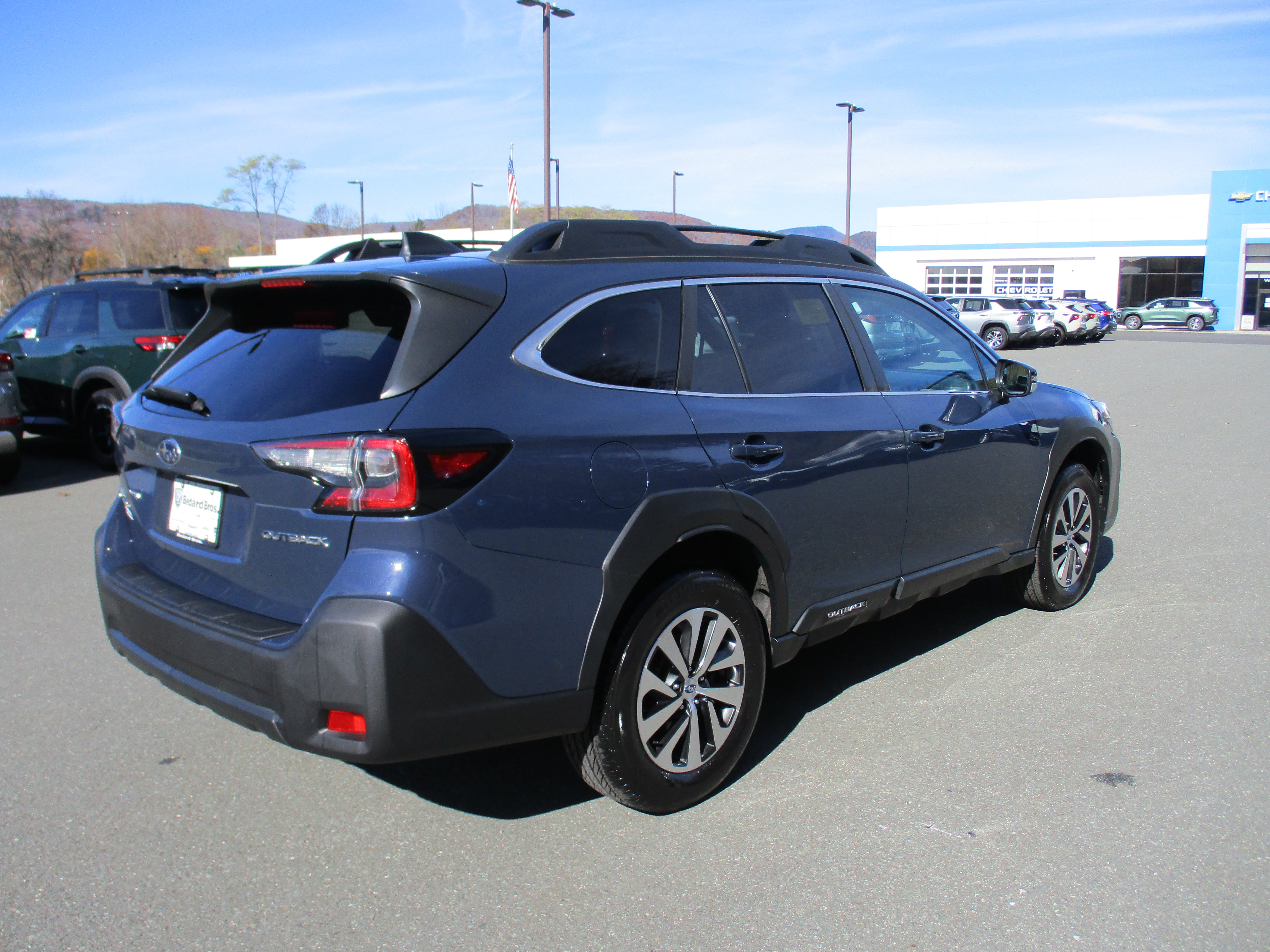Used 2023 Subaru Outback Premium AWD/4WD image 5