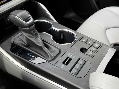 Used 2023 Toyota Highlander XLE image 30