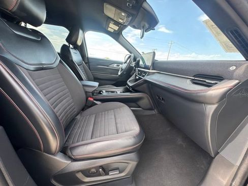 Used 2025 Ford Explorer ST-Line w/ ST-Line Street Pack AWD/4WD image 16