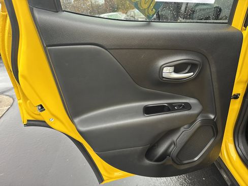 Used 2023 Jeep Renegade Latitude image 8