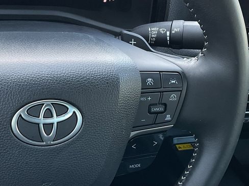 Used 2025 Toyota Camry SE image 23