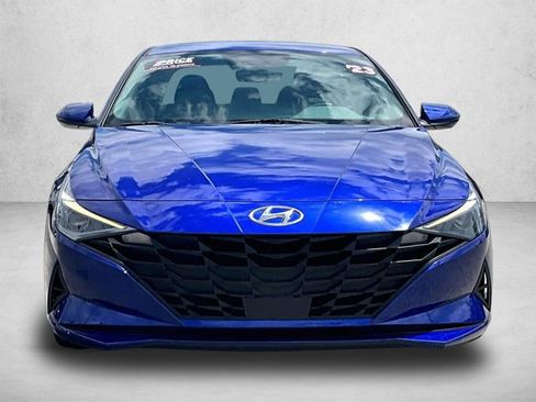 Used 2023 Hyundai Elantra SEL w/ Convenience Package FWD image 3