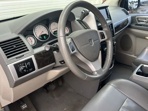 Used 2010 Dodge Grand Caravan SXT image 11