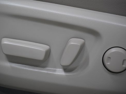 Used 2019 Toyota Sienna XLE FWD image 17