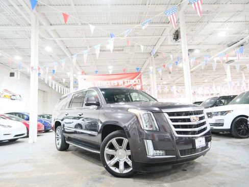 Used 2017 Cadillac Escalade ESV Premium Luxury image 2