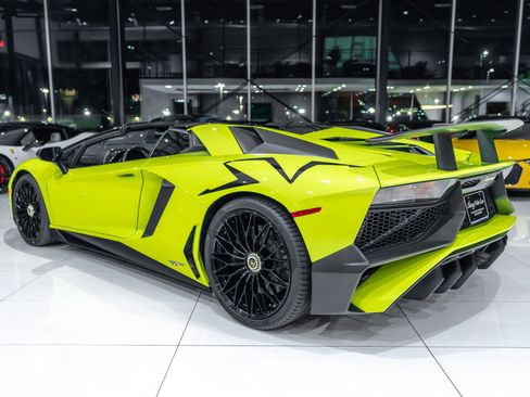 Used 2016 Lamborghini Aventador LP 750-4 Superveloce AWD/4WD image 3