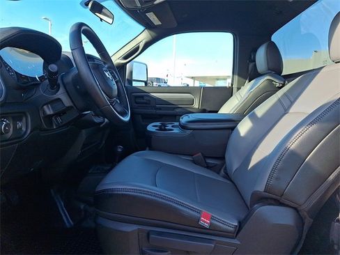 Used 2024 RAM 2500 Tradesman w/ Chrome Appearance Group image 13