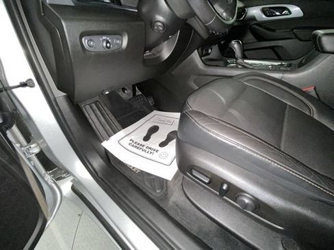 Used 2019 Chevrolet Traverse Premier w/ Driver Confidence II Package FWD image 12