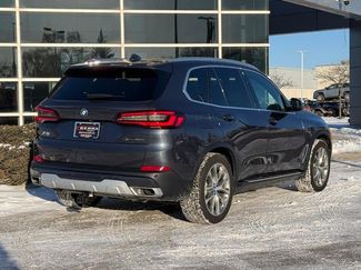 Used 2022 BMW X5 xDrive45e video 3
