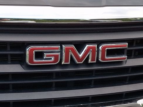 Used 2023 GMC Terrain SLE w/ Driver Convenience Package AWD/4WD image 8