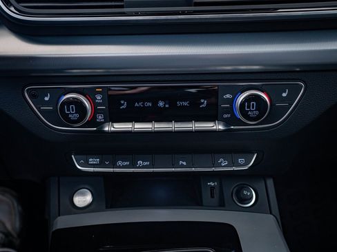 Certified 2025 Audi Q5 2.0T Premium w/ Convenience Plus Package image 37