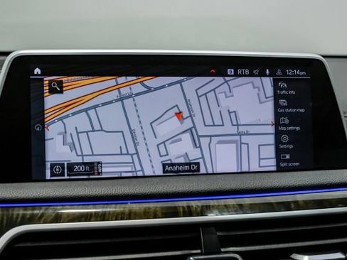 Used 2021 BMW 740i w/ M Sport Package RWD image 29