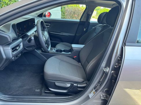 Used 2025 Kia K4 FWD image 32