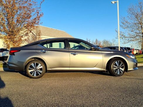 Certified 2022 Nissan Altima 2.5 SV image 2