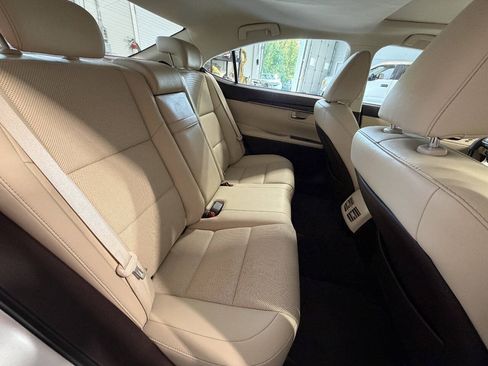Used 2017 Lexus ES 350 w/ Premium Package FWD image 13