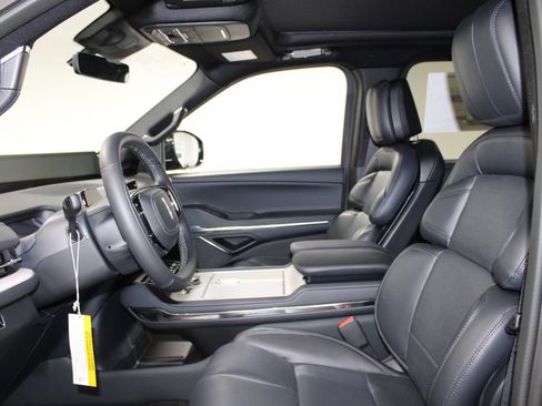 New 2027 Lincoln Navigator Reserve w/ Jet Appearance Package AWD/4WD image 25