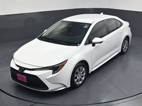Used 2026 Toyota Corolla LE FWD image 16