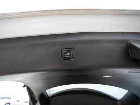 Used 2018 Buick Enclave Essence image 29