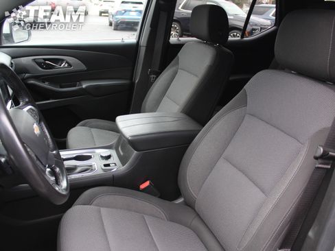 Used 2022 Chevrolet Traverse LT w/ LPO, Floor Liner Package image 11