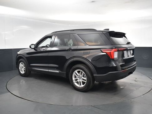 Used 2025 Ford Explorer Active image 3