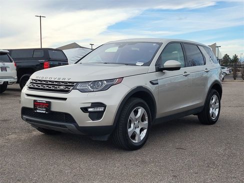 Used 2017 Land Rover Discovery Sport SE image 9