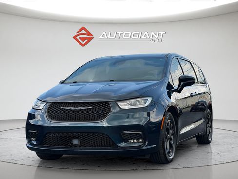 Used 2022 Chrysler Pacifica Touring-L w/ S Appearance Package FWD image 13