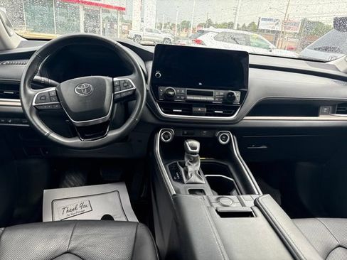 Used 2024 Toyota Grand Highlander AWD image 8
