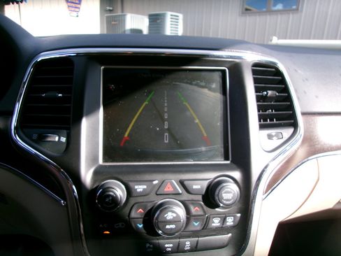 Used 2015 Jeep Grand Cherokee Limited image 16