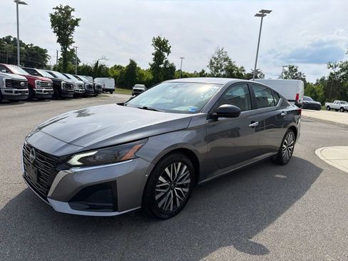 Used 2025 Nissan Altima 2.5 SV FWD image 8
