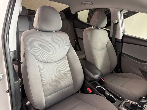 Used 2015 Hyundai Elantra SE FWD image 23