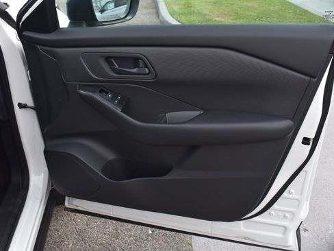 Used 2024 Nissan Rogue S image 56