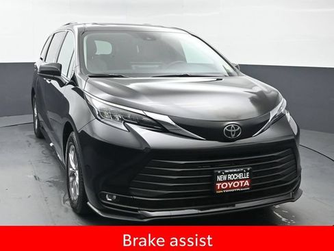 Used 2026 Toyota Sienna XLE AWD/4WD image 10
